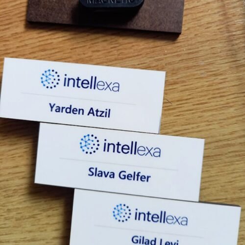 Οικονομικές Κονκάρδες Προσωπικού από Σκληρό Χαρτόνι με Μαγνήτη